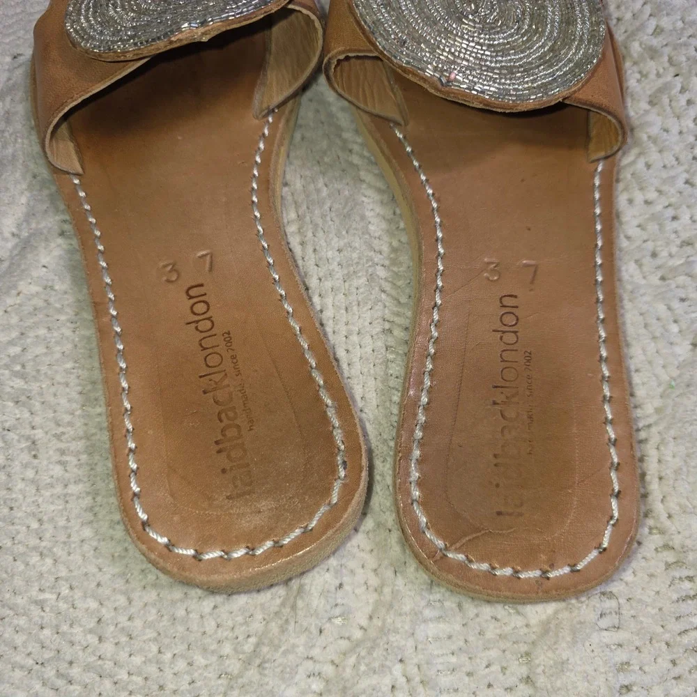 Laidback‎ London Slide Sandals Tan Beaded Silver Medallion Leather Womens 37 6.5